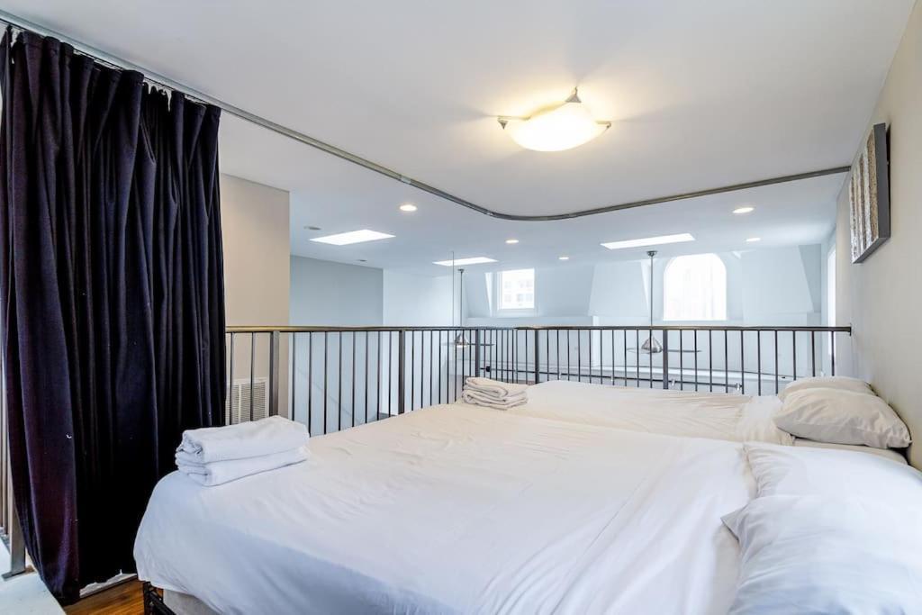 Beautiful Unit Chi In Prime River North - Floor * Chicago