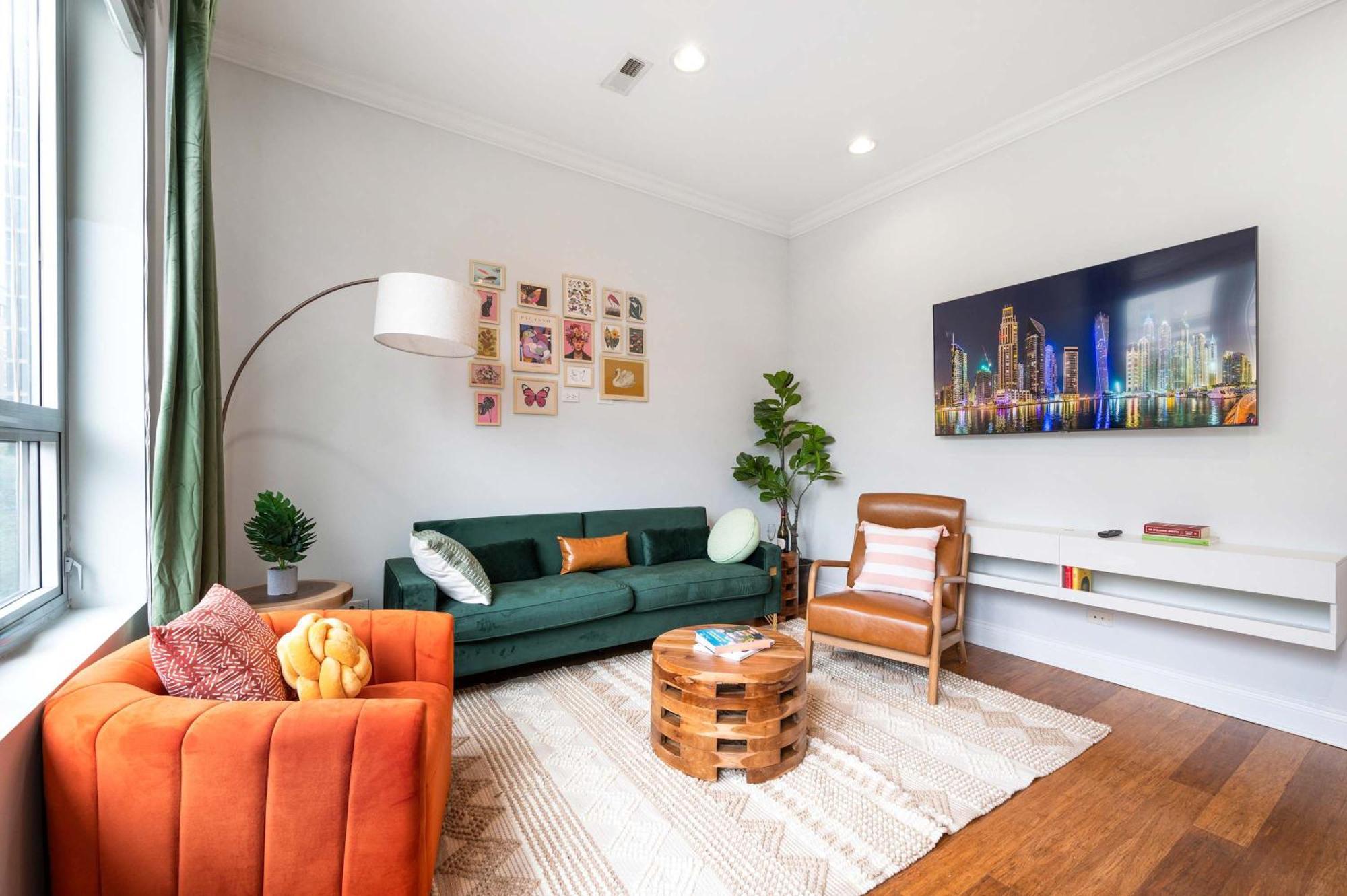 1 Free Parking Gym Balcony Sleeps 12 Apartment *