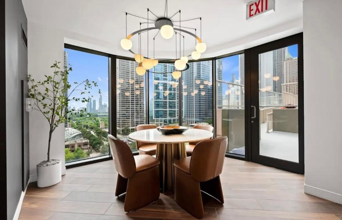 Cozy 2 Bedroom By Lakeshore Apartment *