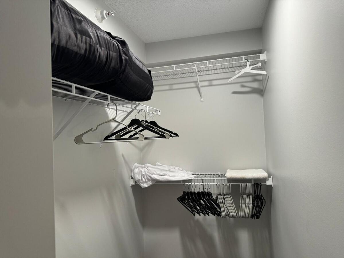 Cozy 2 Bedroom By Lakeshore Apartment