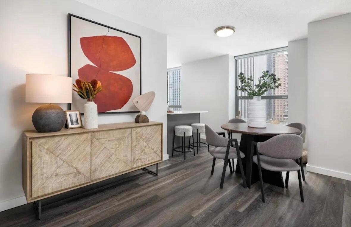 Cozy 2 Bedroom By Lakeshore Apartment