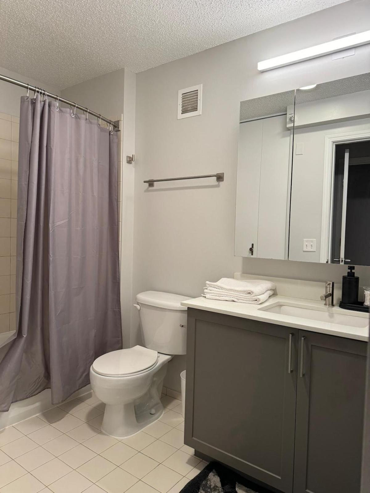 Cozy 2 Bedroom By Lakeshore *