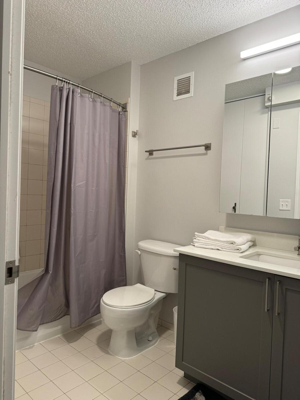 Cozy 2 Bedroom By Lakeshore *