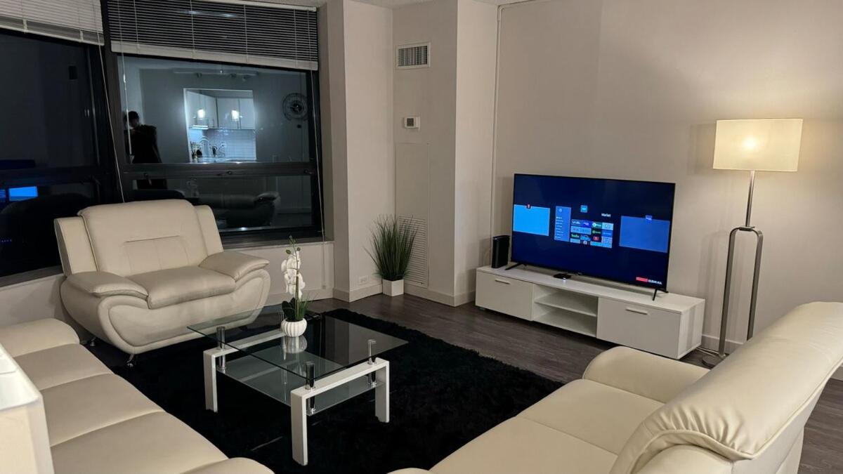 Iconic Style, Charming View Apartment Chicago