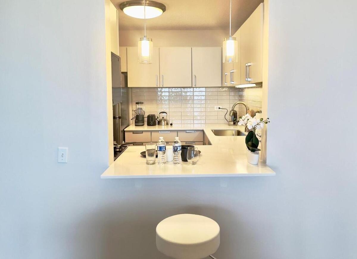 Iconic Style, Charming View Apartment