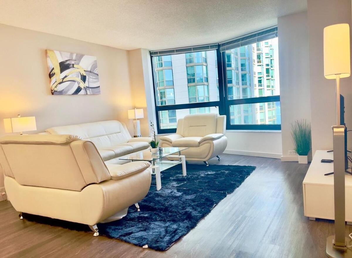 Iconic Style, Charming View Apartment *