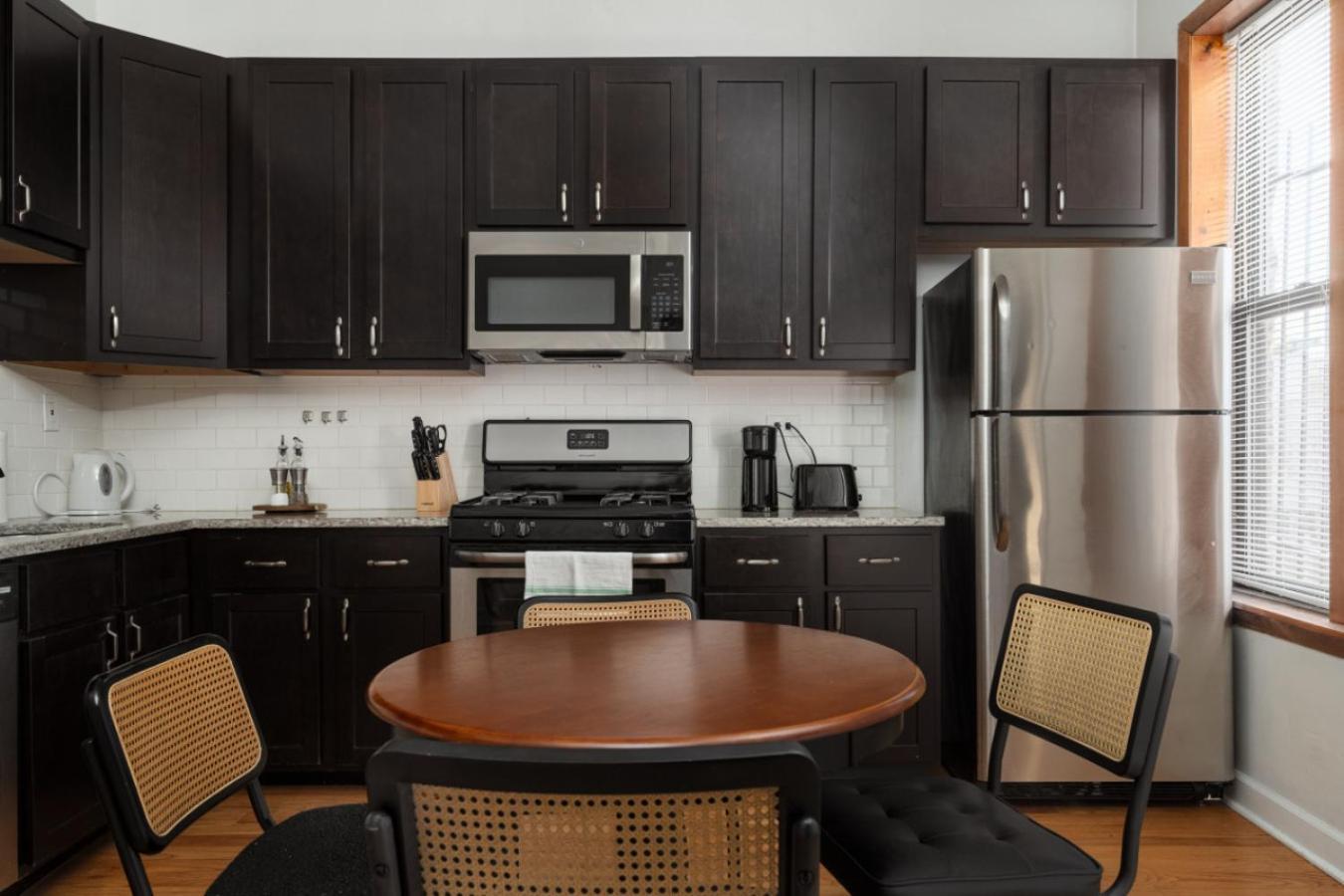 Ukrainian Village 2br Modern D2 Apartment