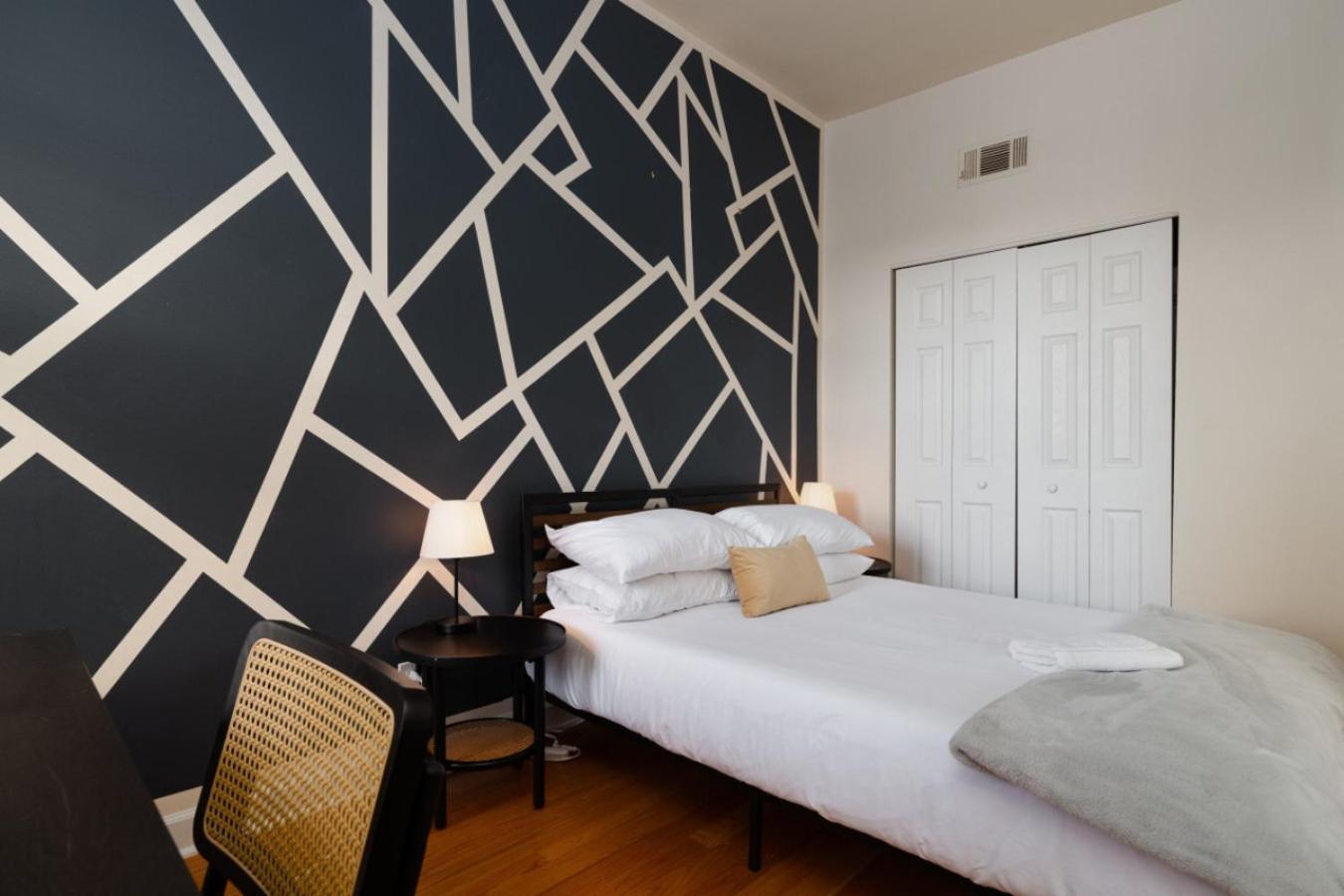 Apartment Ukrainian Village 2br Modern D2