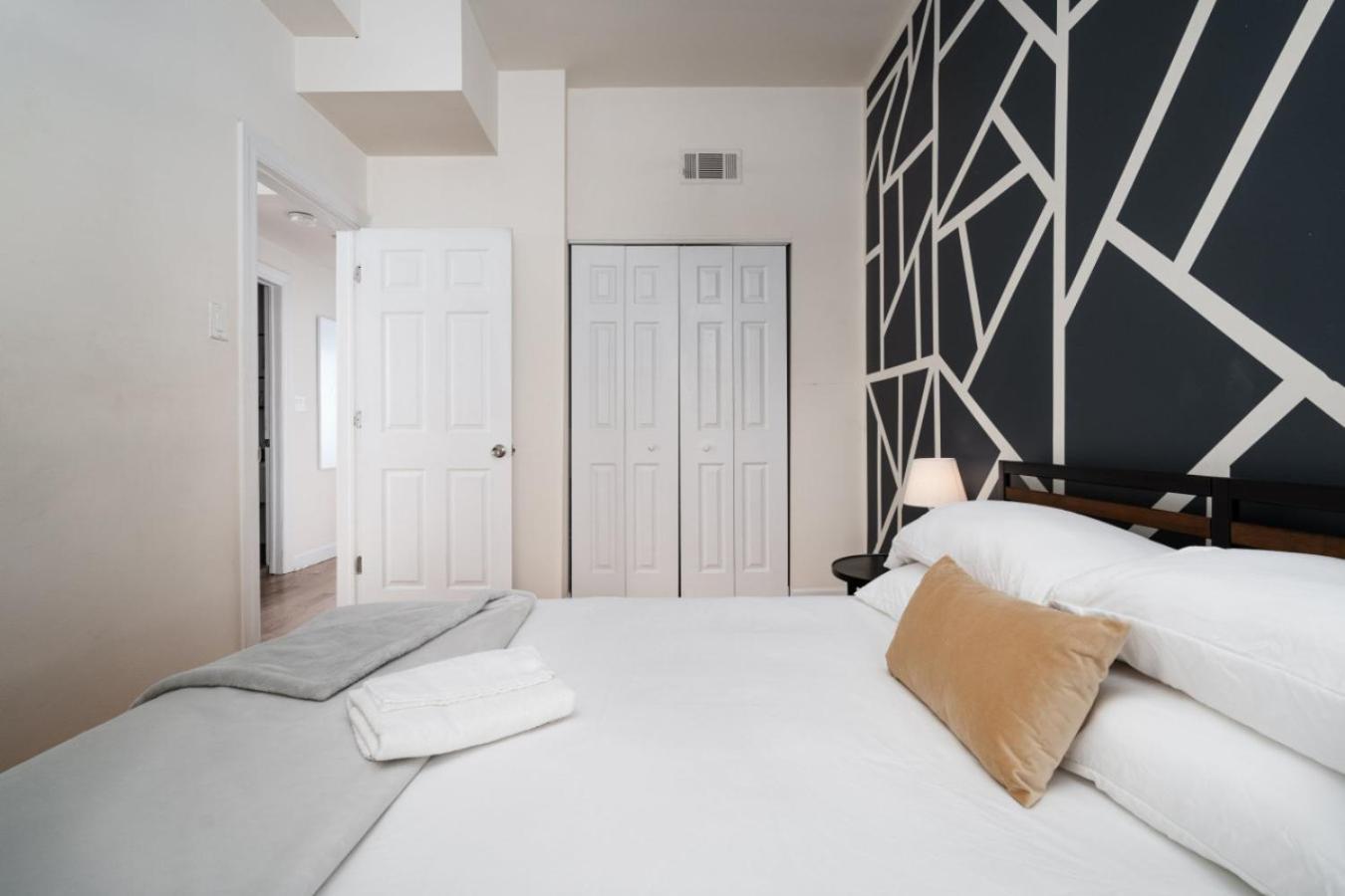 Apartment Ukrainian Village 2br Modern D2 Chicago
