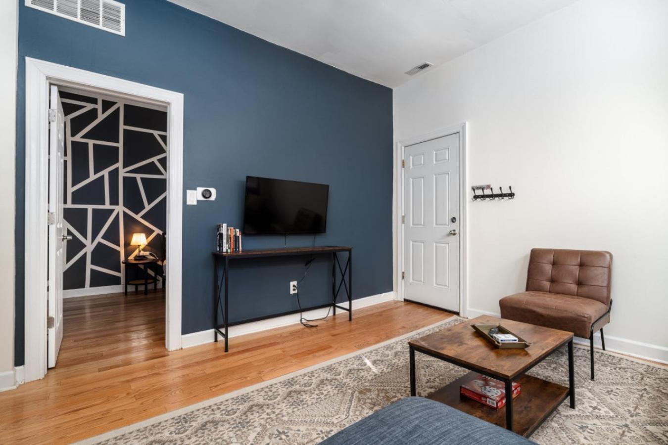 Ukrainian Village 2br Modern D2