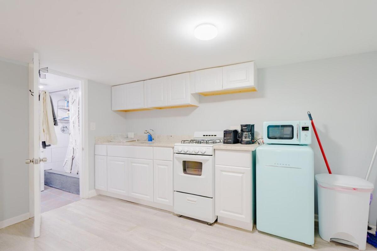 Cozy Logan Square Easy Access Apartment Chicago