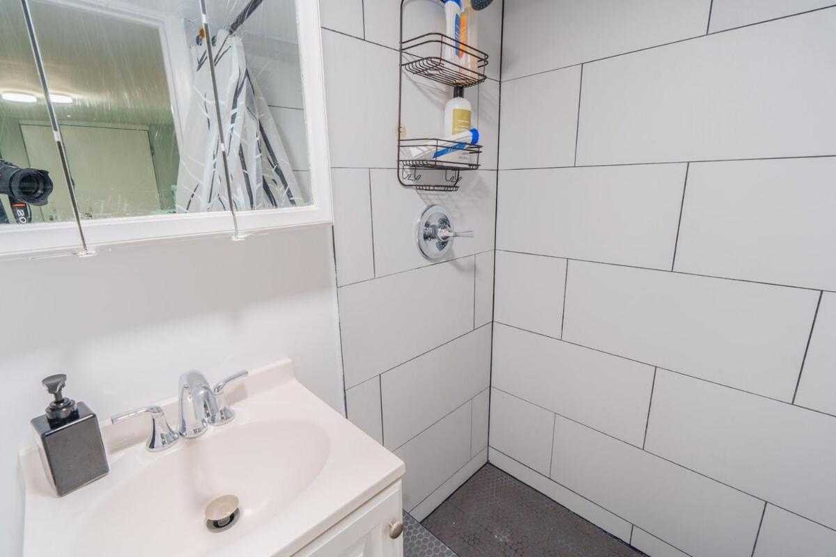 Cozy Logan Square Easy Access