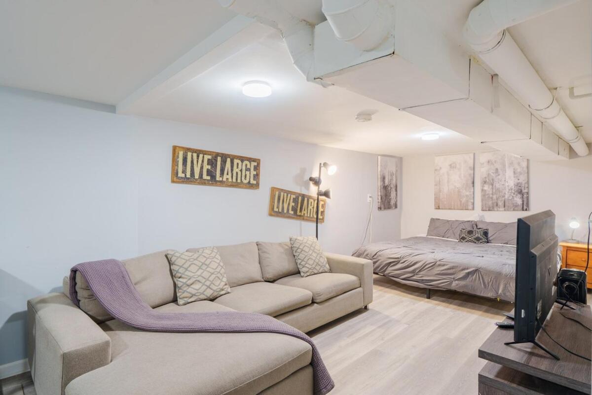 Cozy Logan Square Easy Access