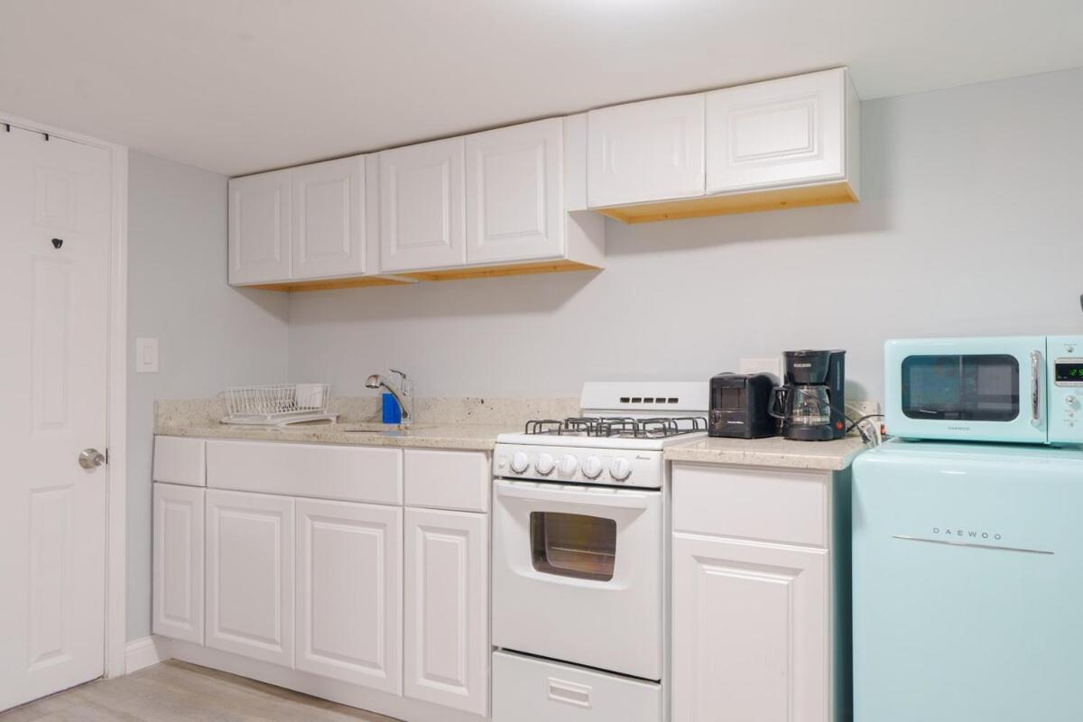 Cozy Logan Square Easy Access Apartment