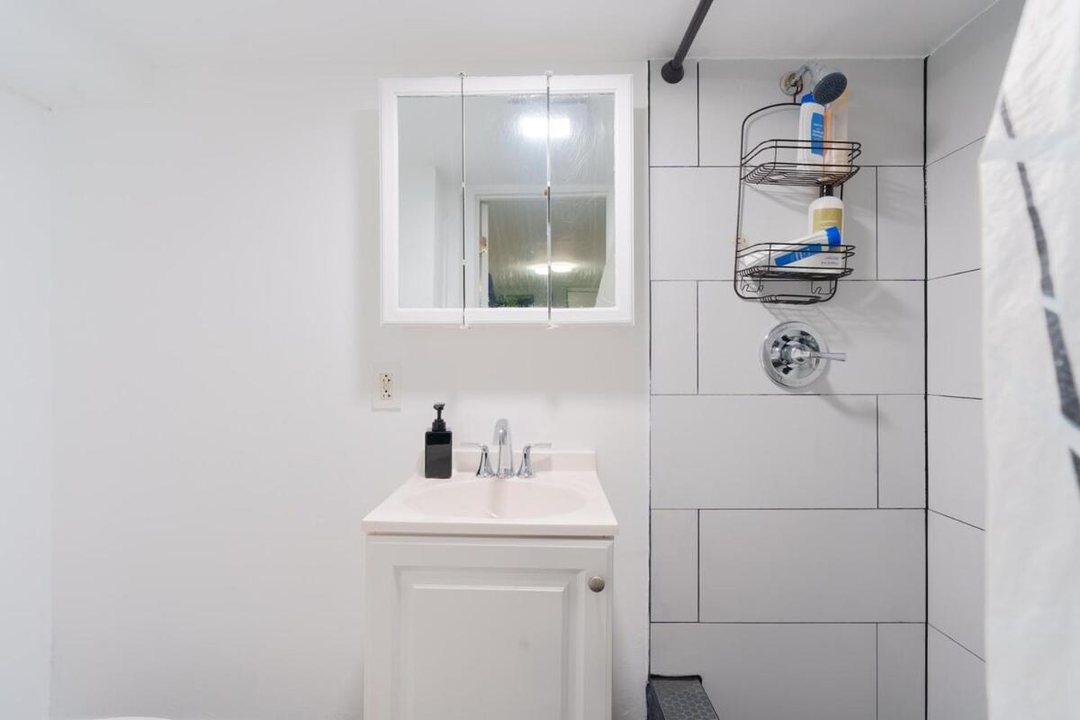 Cozy Logan Square Easy Access