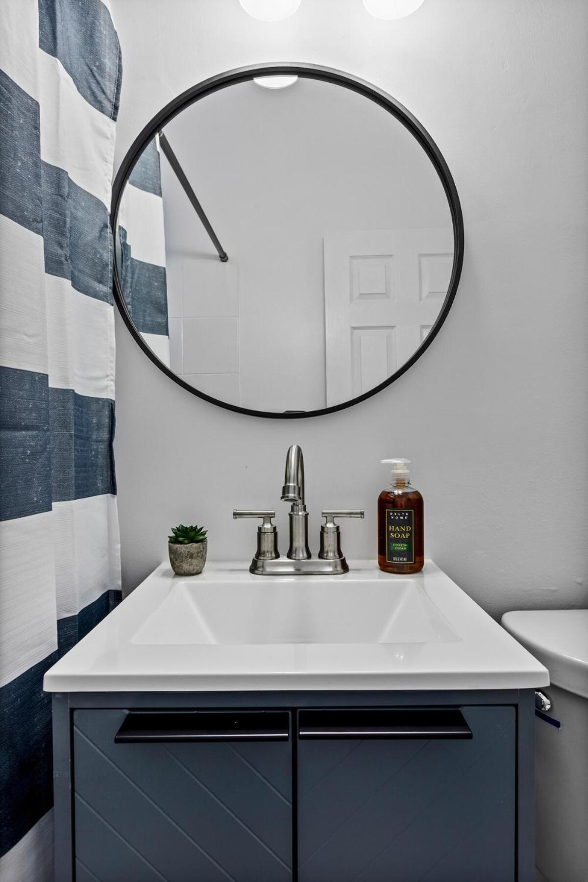 Apartamento Chic 2br Getaway Queen Beds Fast Wifi *