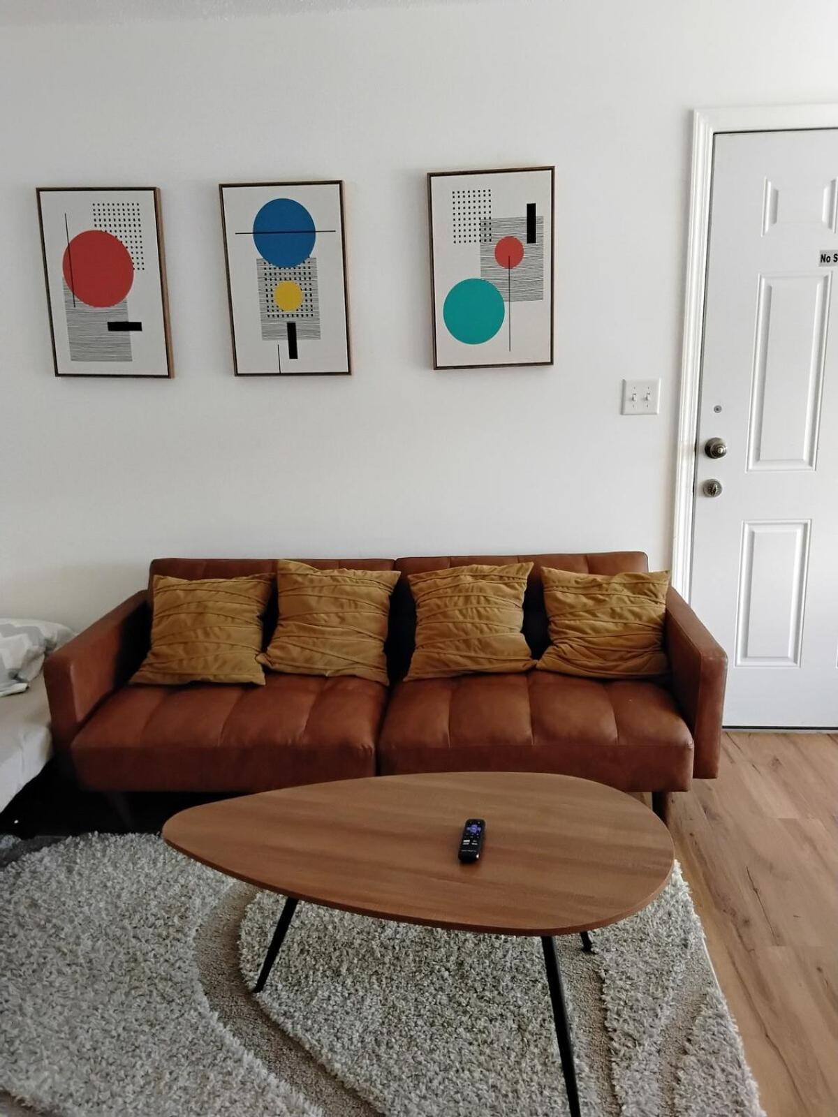Spacious 3bd In A Prime Location Apartment *