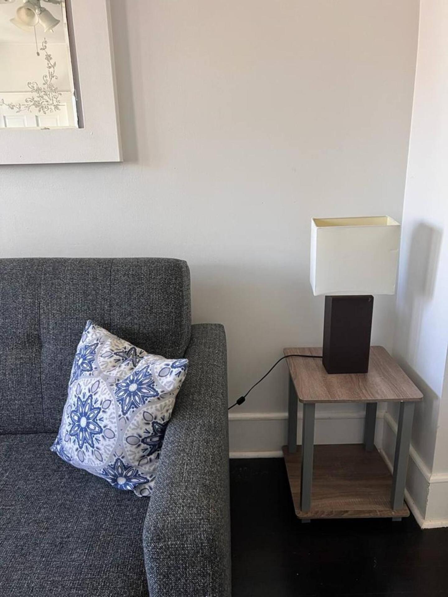 Amazing Location 3br Gem In Logan Square W Parking Apartment *