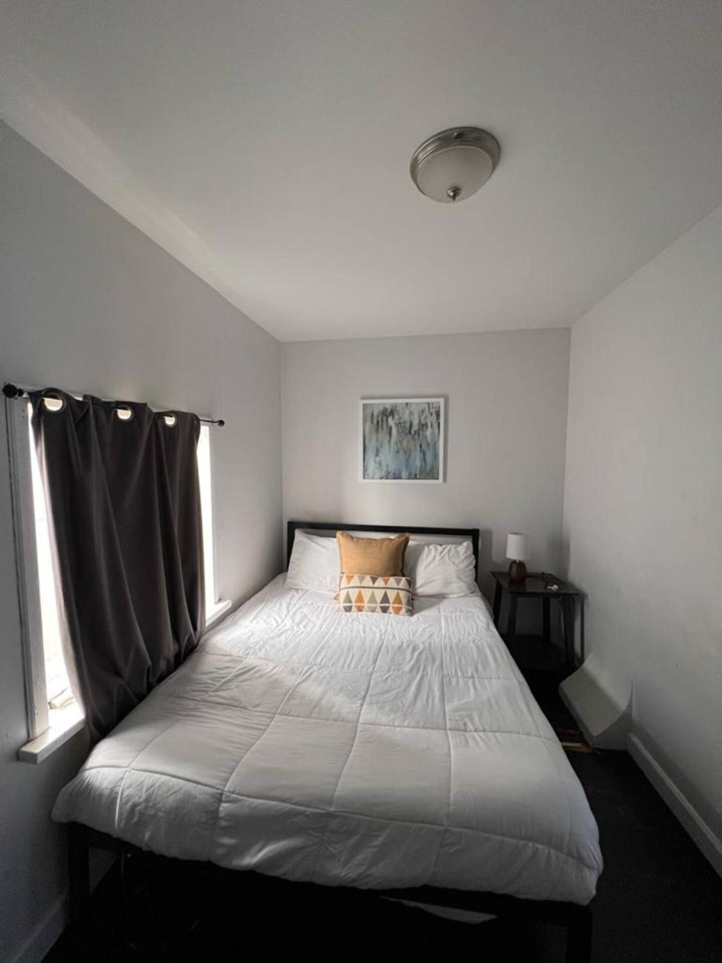 Amazing Location 3br Gem In Logan Square W Parking Apartment *
