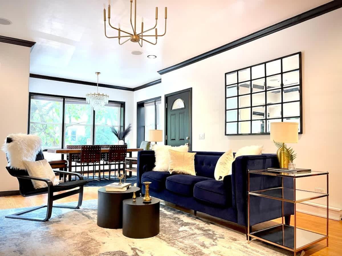 Beautiful 7 Bed, 3.5 Bathroom Chicago