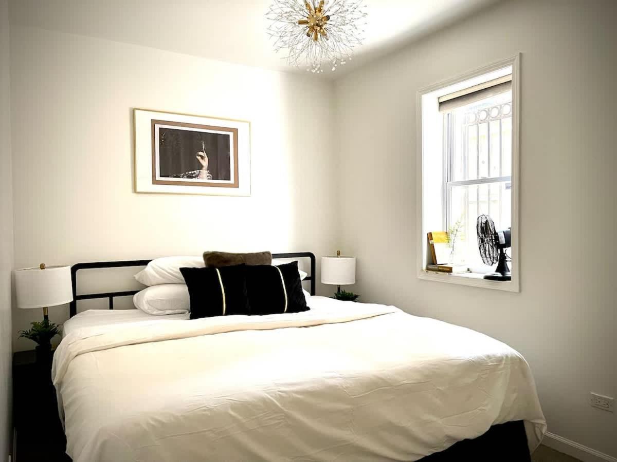 Beautiful 7 Bed, 3.5 Bathroom * Chicago