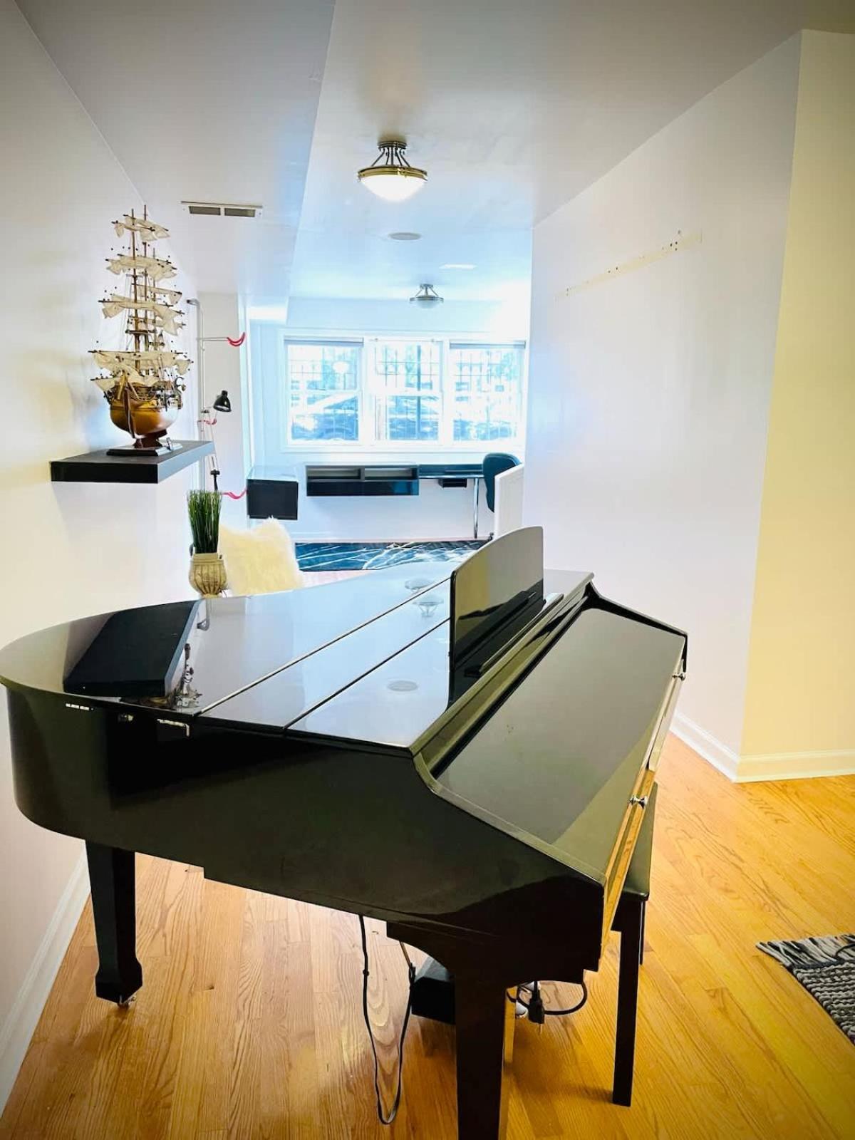 Beautiful 7 Bed, 3.5 Bathroom *