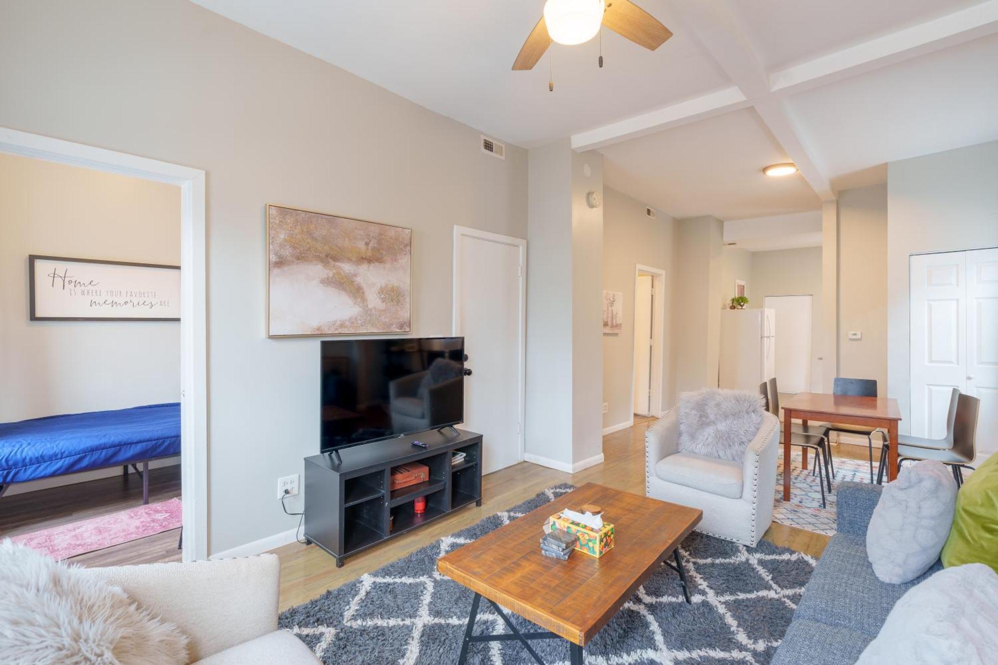 Bright & Modern 3br And 1ba In Logan Square Appartement