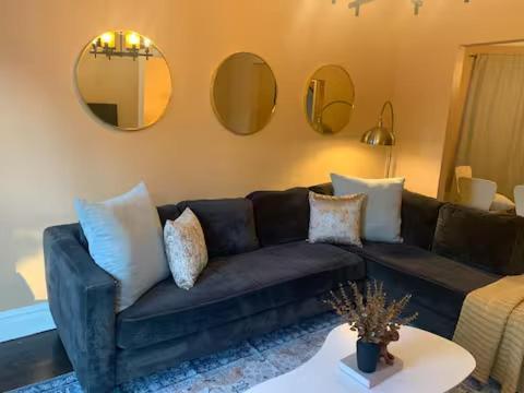 Luxurious Andersonville Oasis Apartment