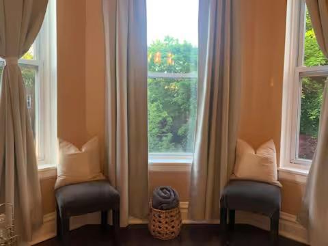 Luxurious Andersonville Oasis Apartment