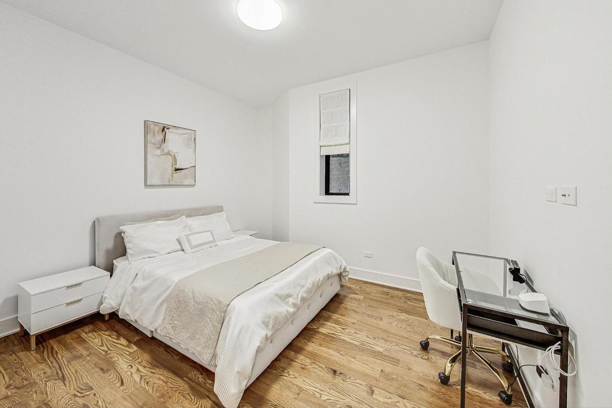 Luxurious Lincoln Park With Gourmet Kitchen *