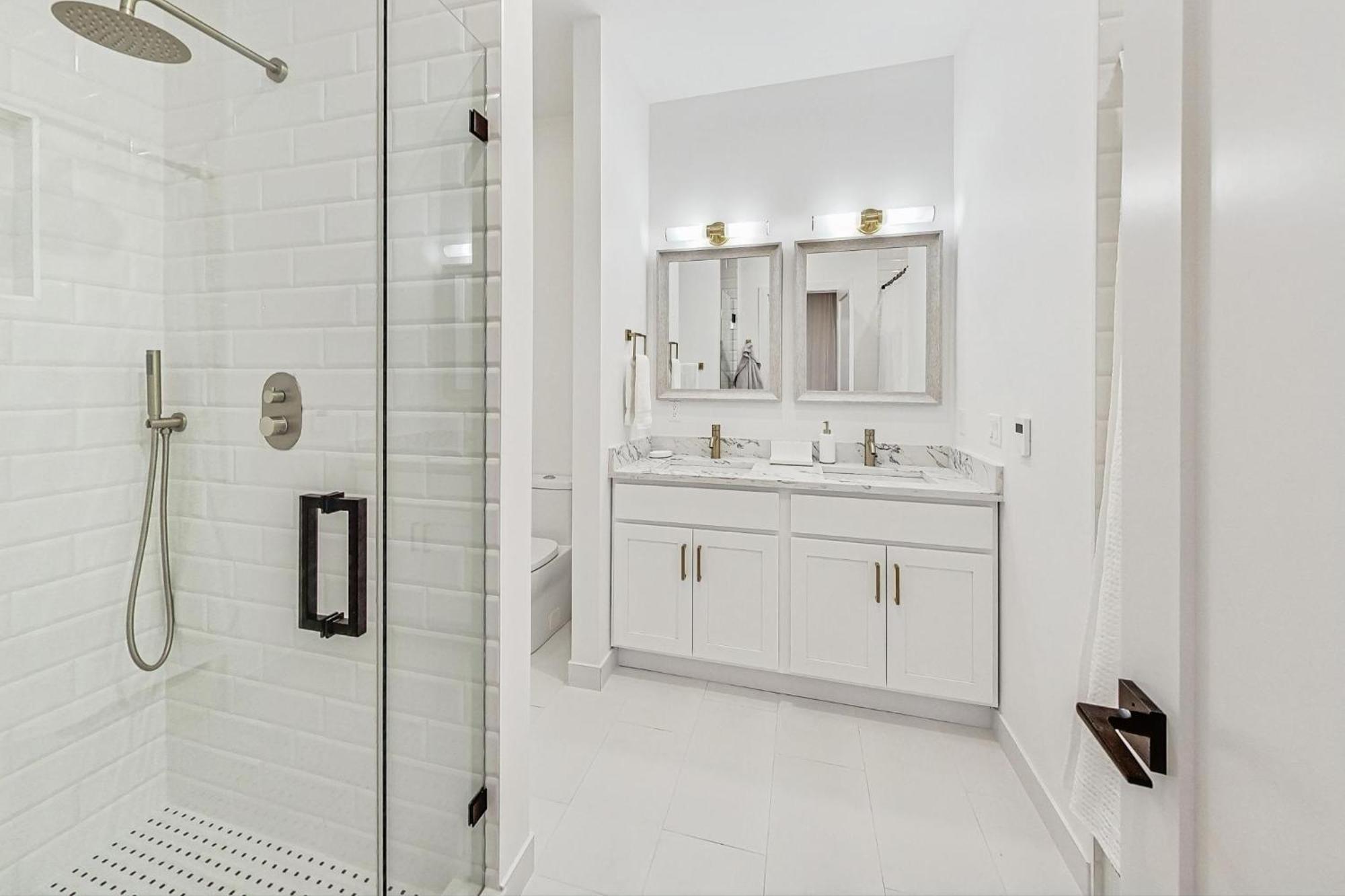 Luxurious Lincoln Park With Gourmet Kitchen *