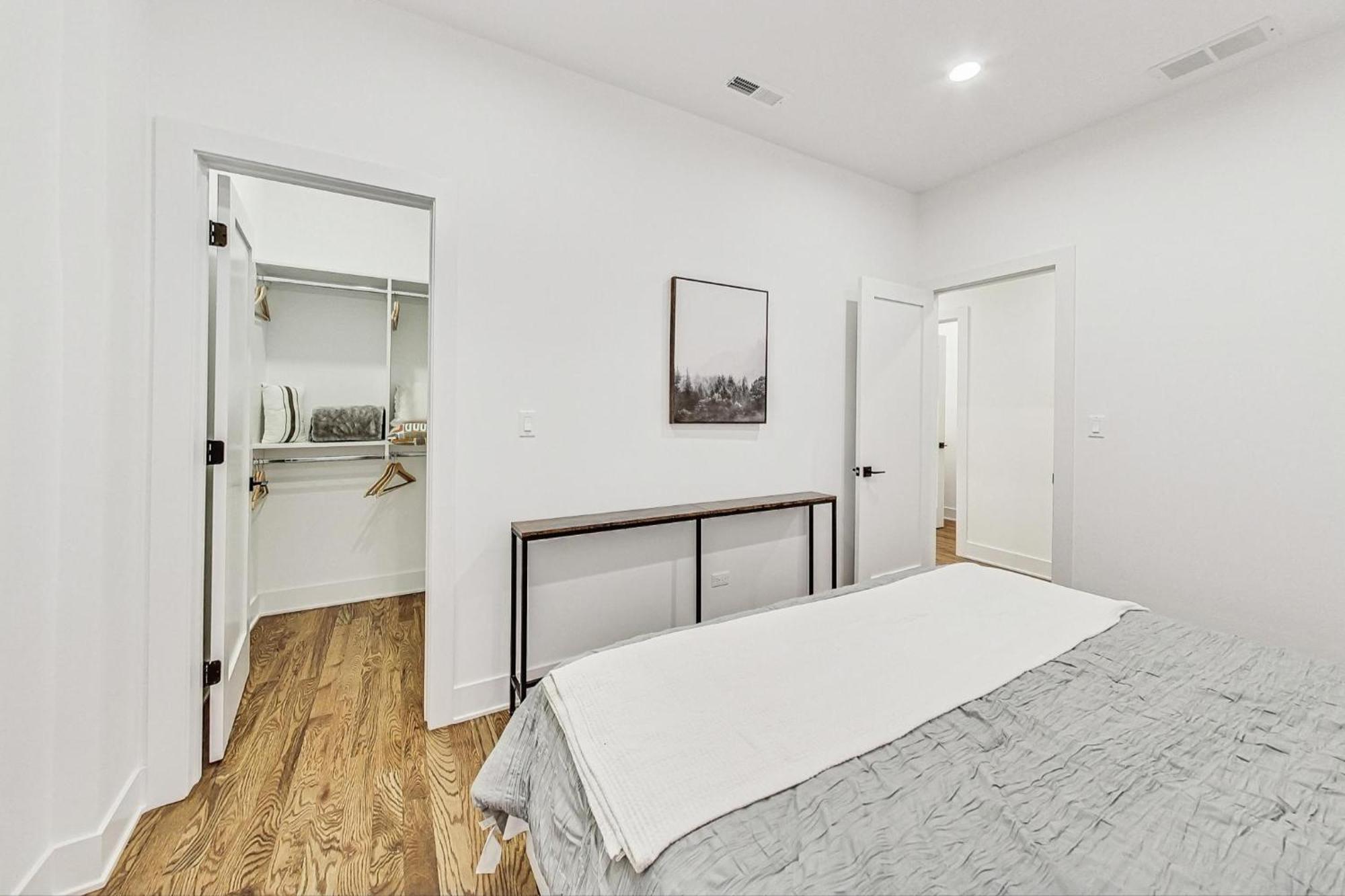 Luxurious Lincoln Park With Gourmet Kitchen
