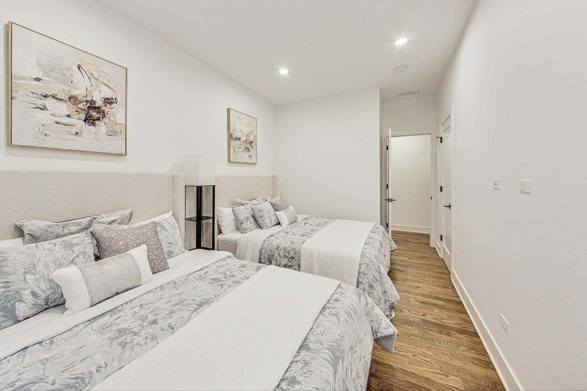 Luxurious Lincoln Park With Gourmet Kitchen