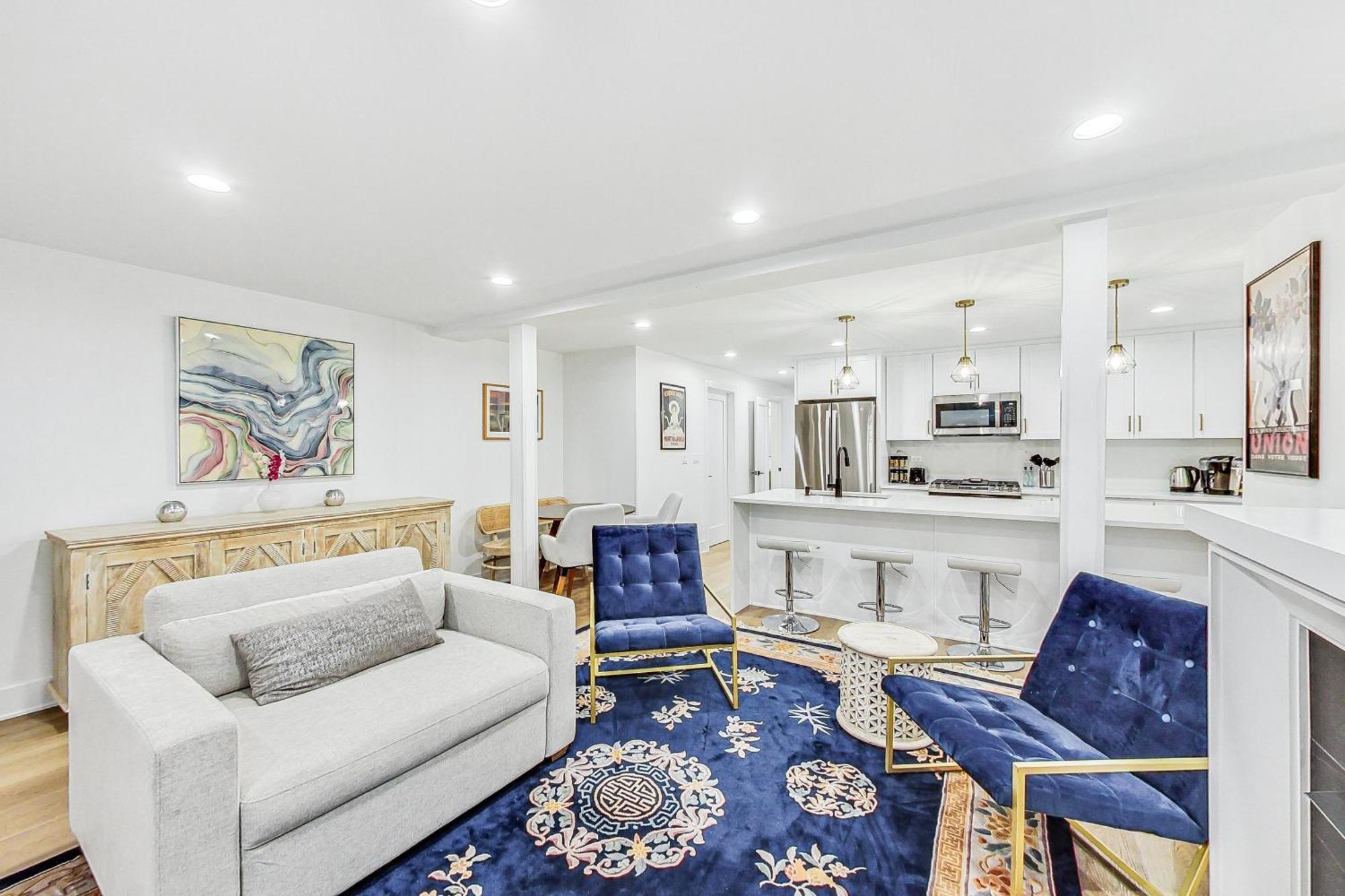 Apartment Luxurious Lincoln Park With Gourmet Kitchen