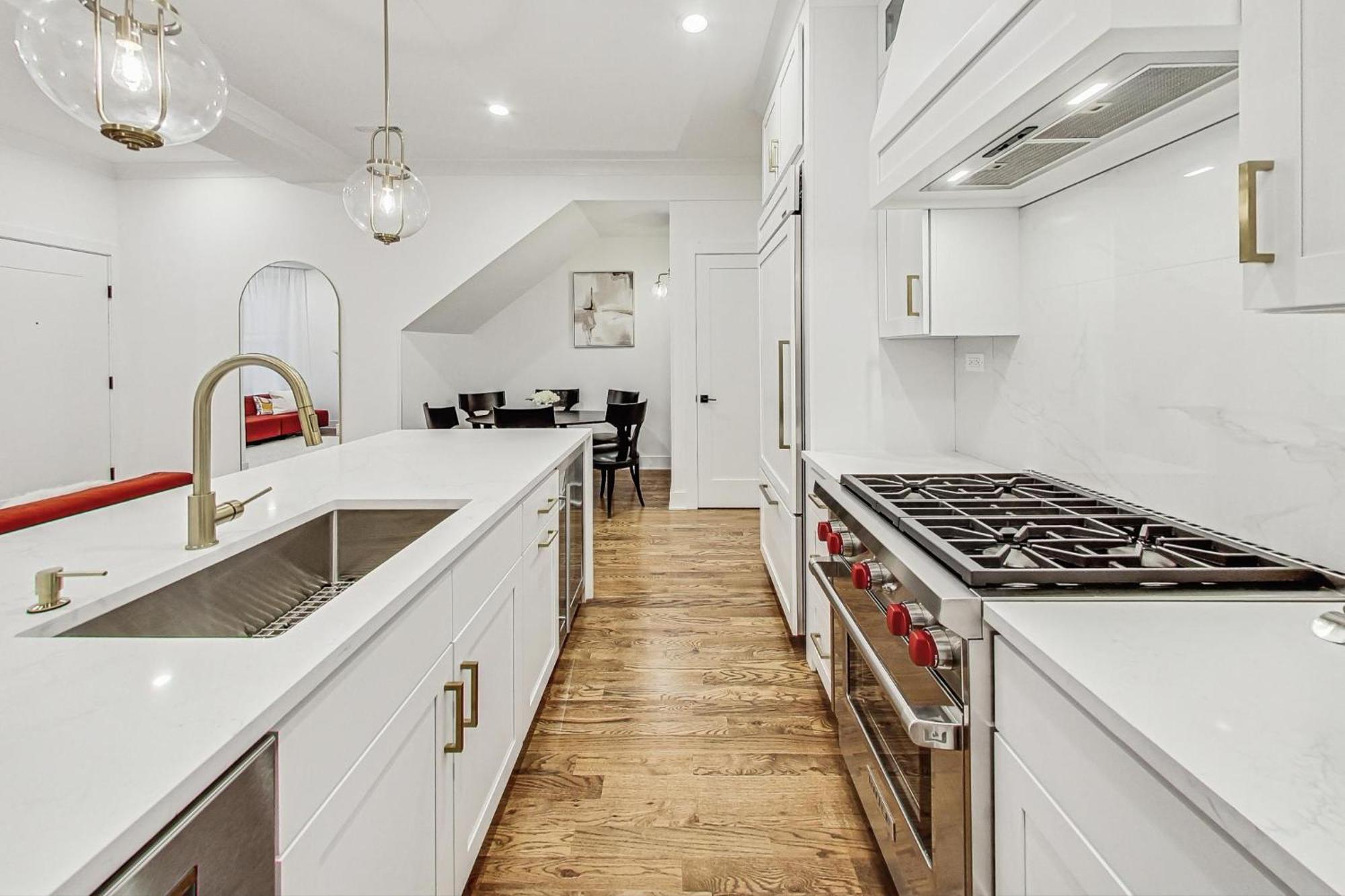 Luxurious Lincoln Park With Gourmet Kitchen