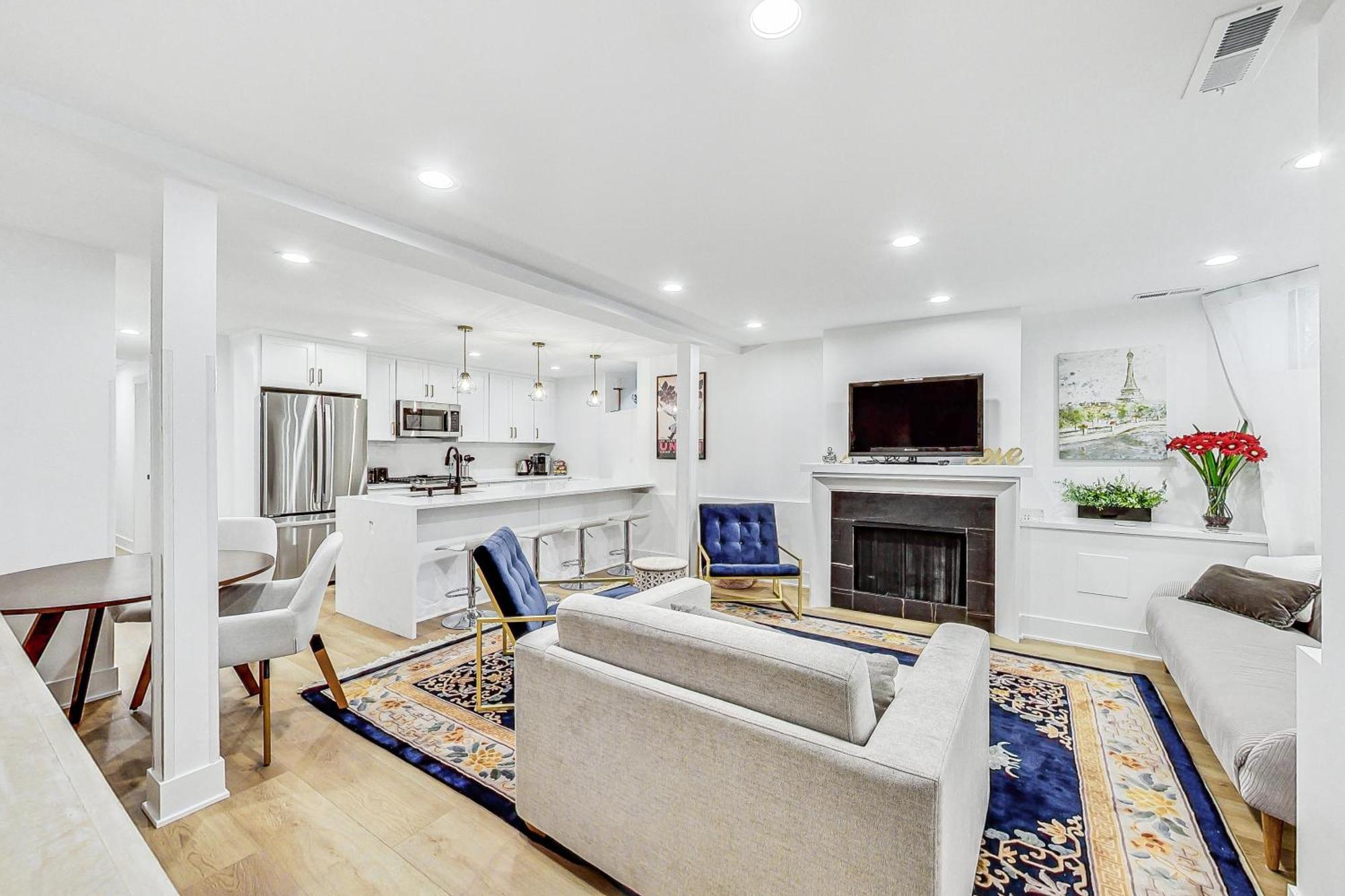 Luxurious Lincoln Park With Gourmet Kitchen Chicago