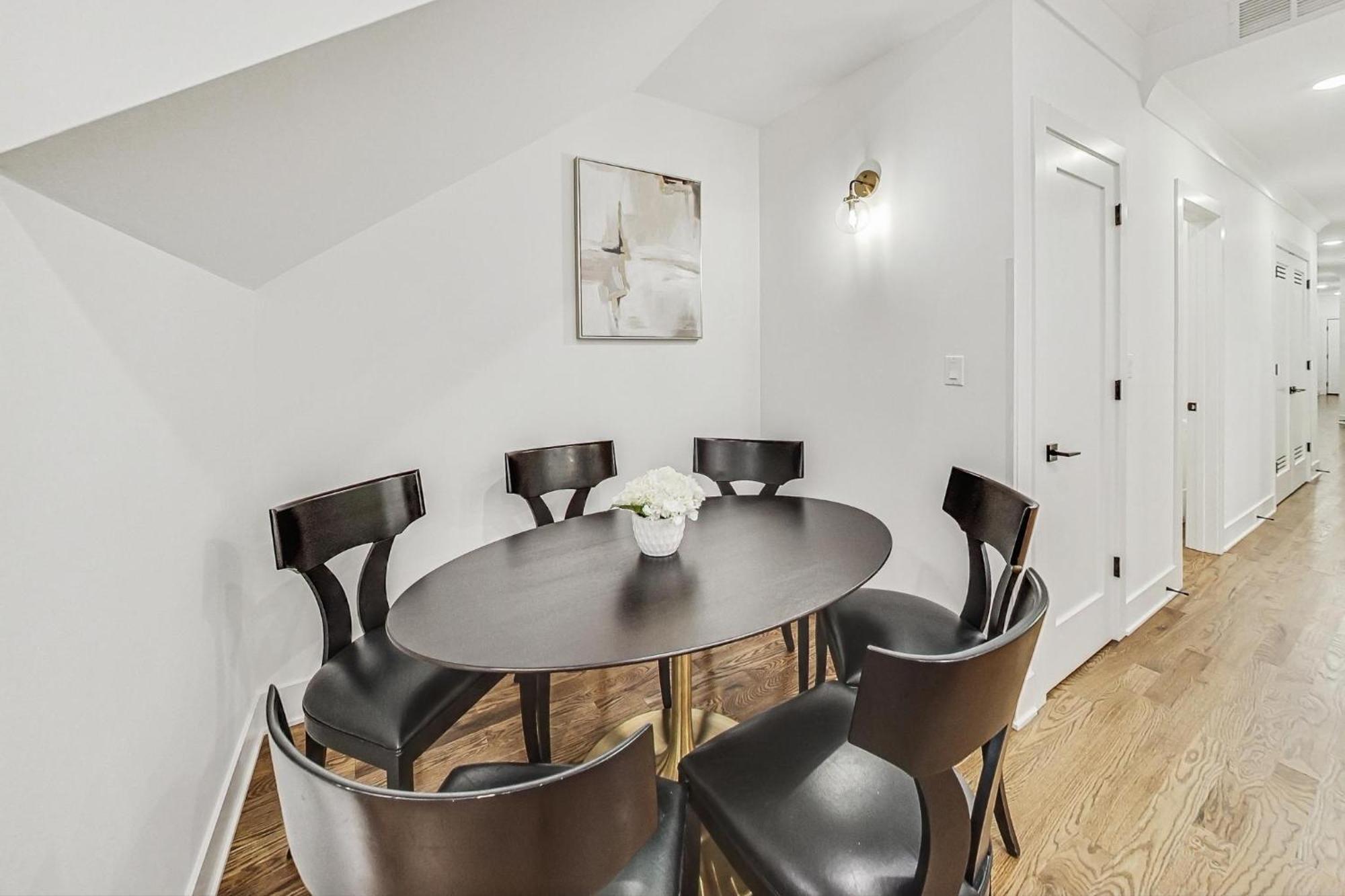 Luxurious Lincoln Park With Gourmet Kitchen Apartment Chicago