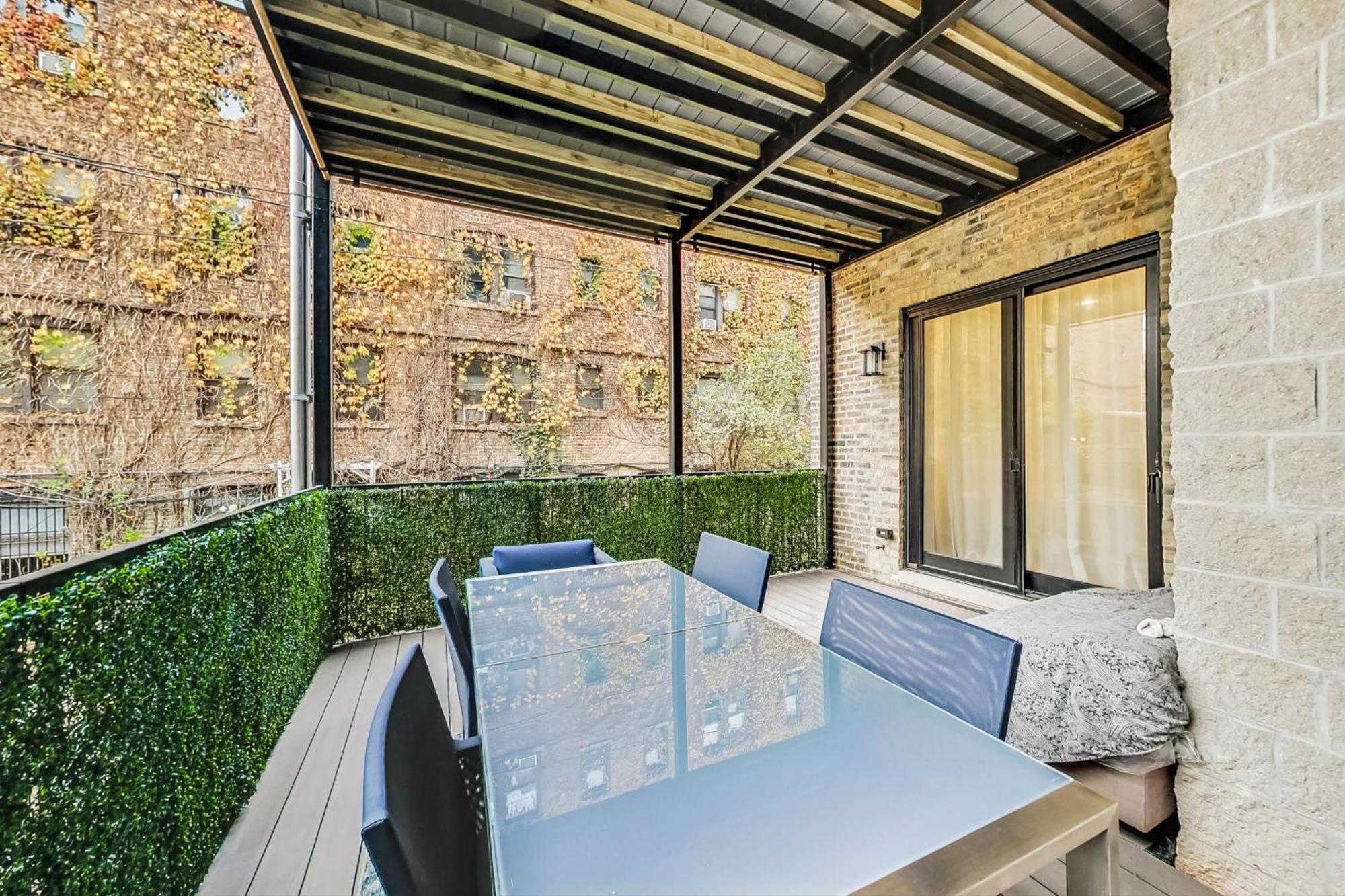 Luxurious Lincoln Park With Gourmet Kitchen Chicago