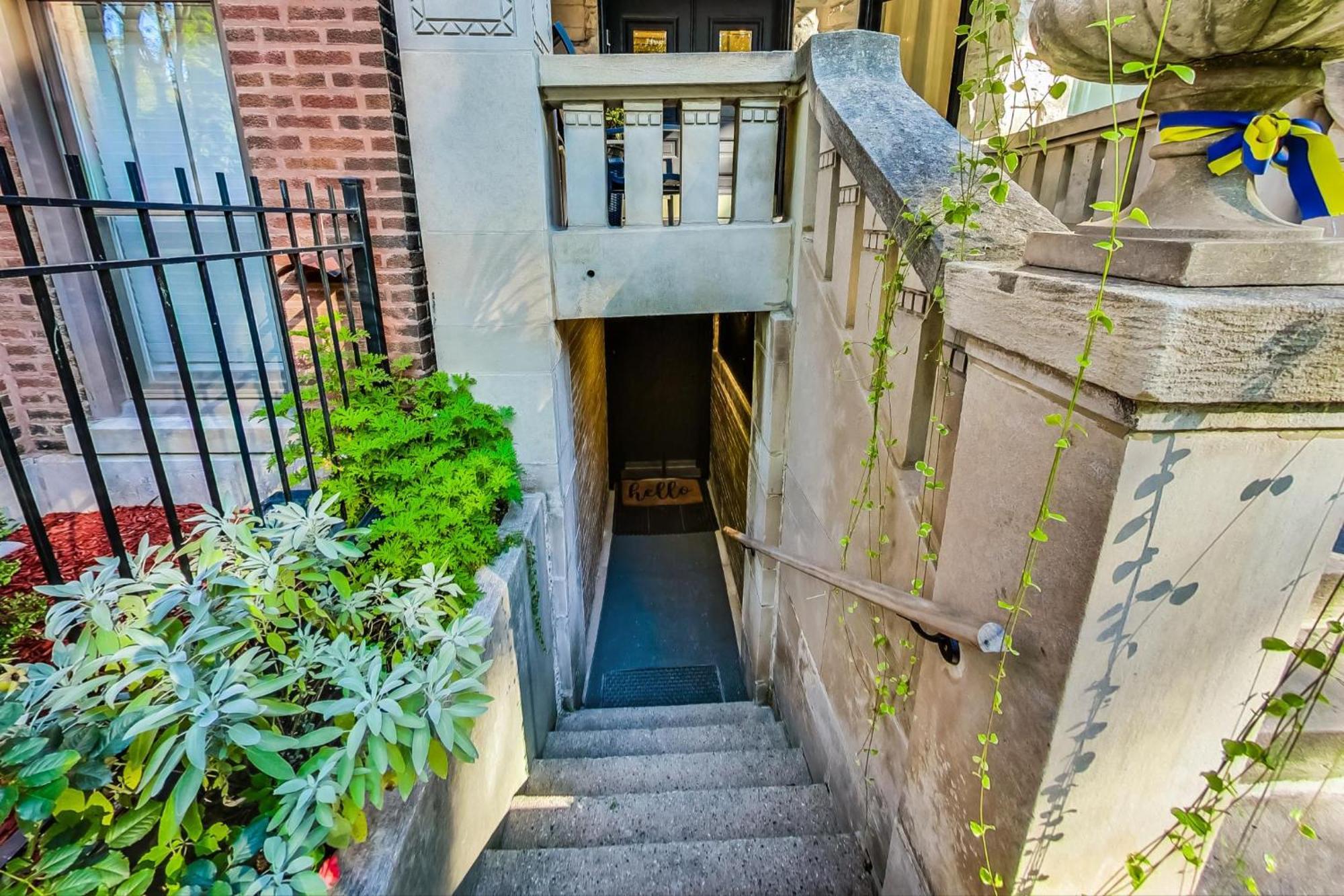 Luxurious Lincoln Park With Gourmet Kitchen Apartment *