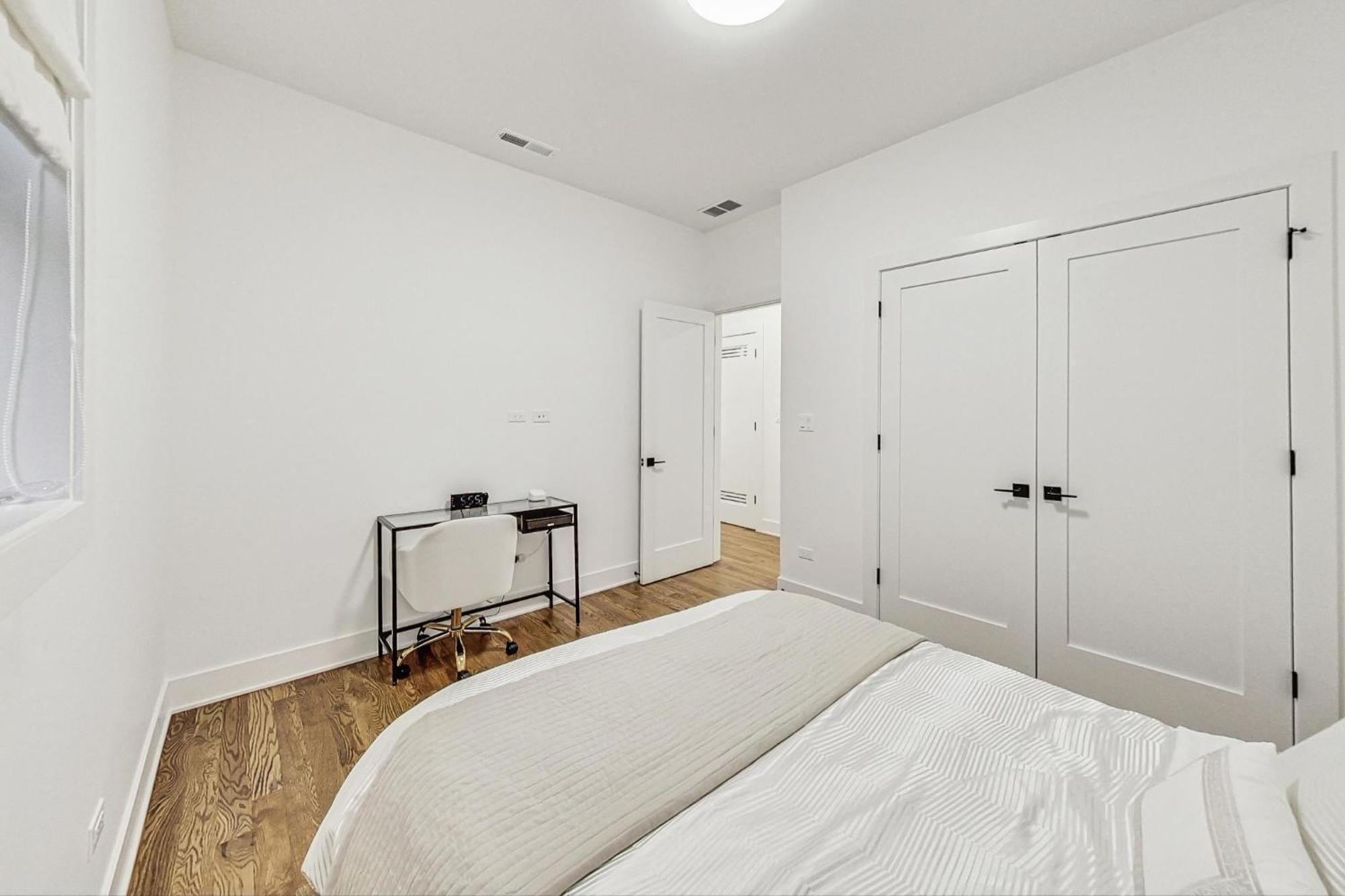 Luxurious Lincoln Park With Gourmet Kitchen Apartment Chicago