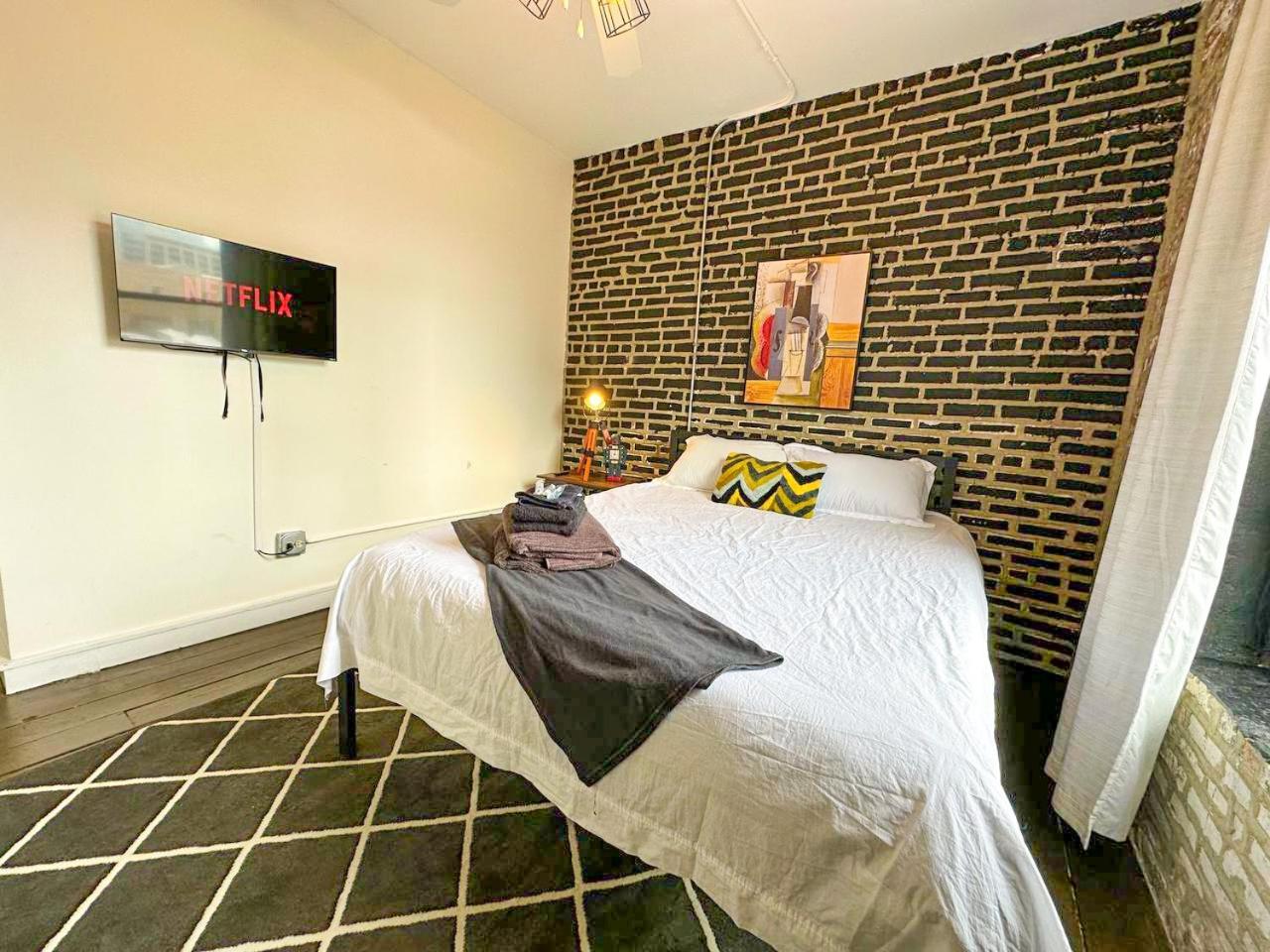 Mccormick Place Spacious 5Br Suite With Pool Table & Optional Parking Sleeps 10 Near Soldier Field And Grant Park Apartment