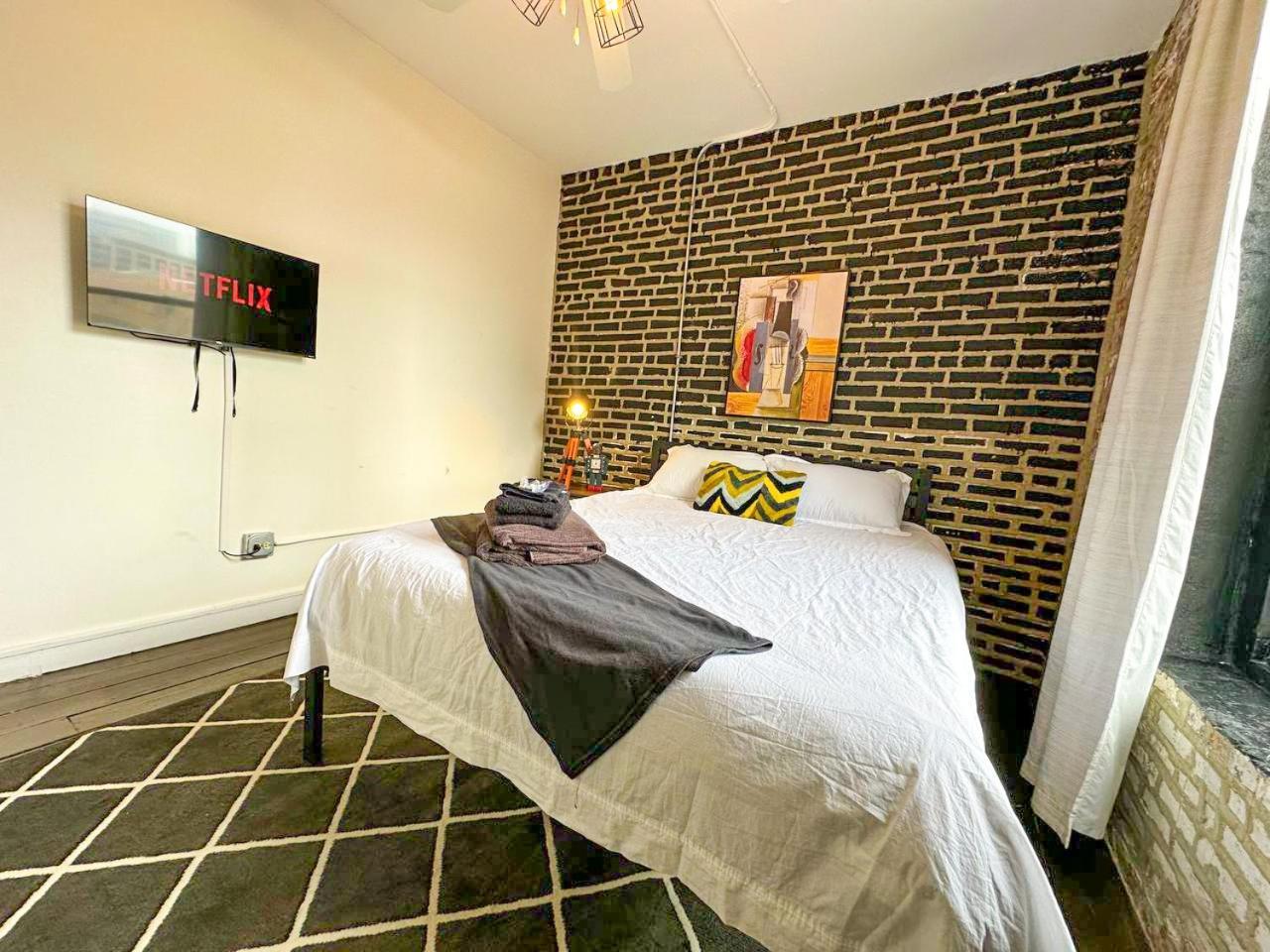Apartment Mccormick Place Spacious 5Br Suite With Pool Table & Optional Parking Sleeps 10 Near Soldier Field And Grant Park