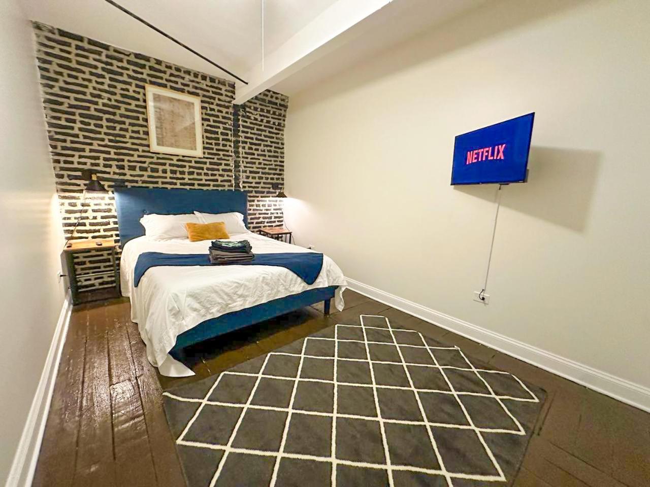 Apartment Mccormick Place Spacious 5Br Suite With Pool Table & Optional Parking Sleeps 10 Near Soldier Field And Grant Park *