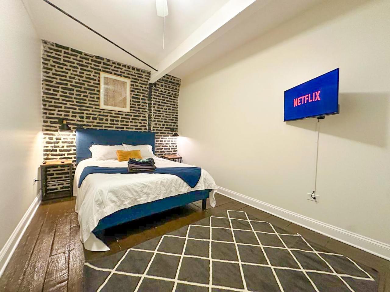 Apartment Mccormick Place Spacious 5Br Suite With Pool Table & Optional Parking Sleeps 10 Near Soldier Field And Grant Park Chicago