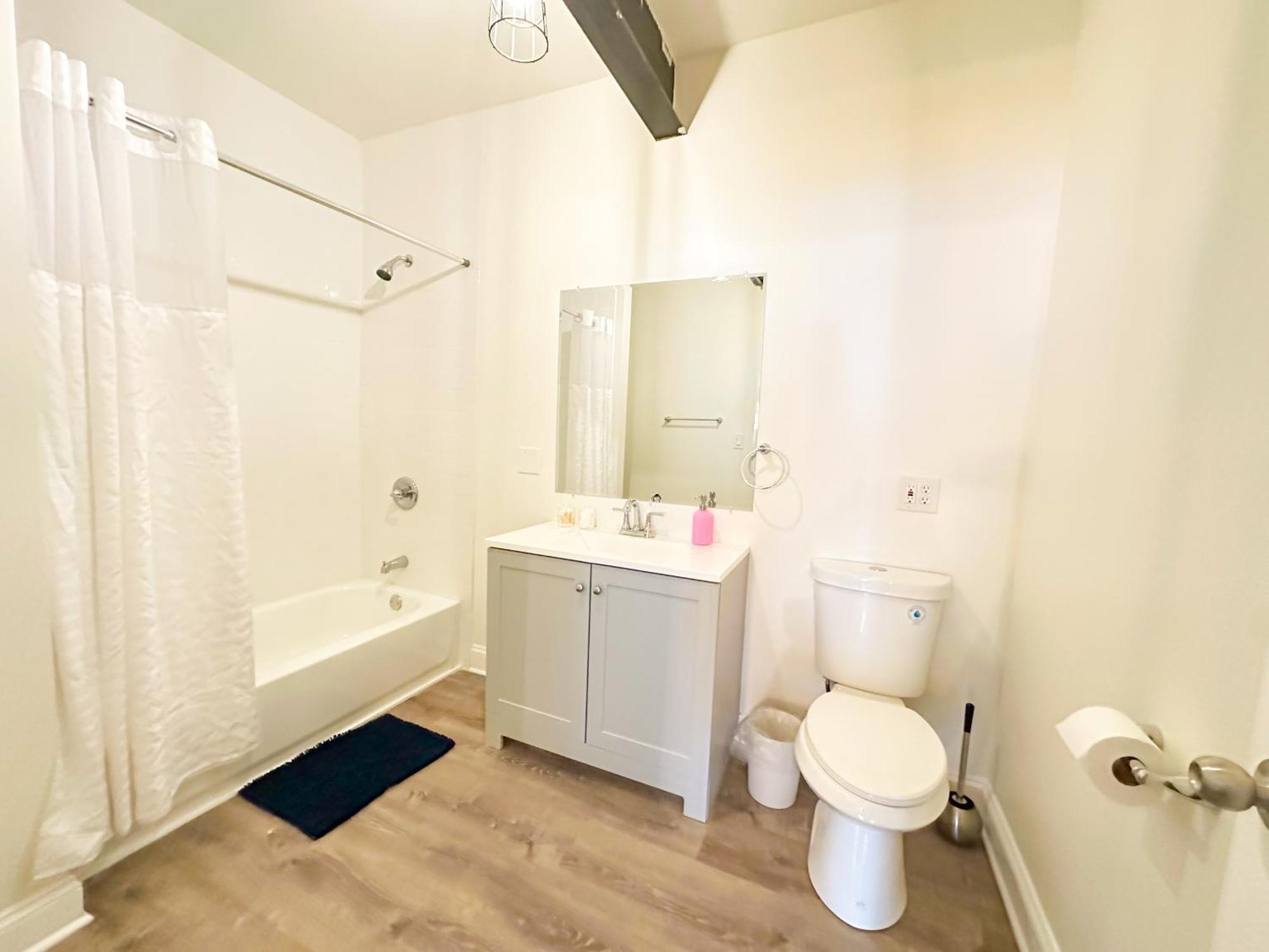 Mccormick Place Spacious 5Br Suite With Pool Table & Optional Parking Sleeps 10 Near Soldier Field And Grant Park *