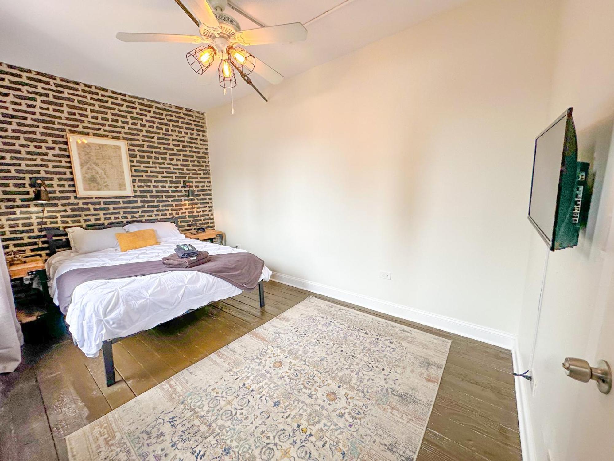 Mccormick Place Spacious 5Br Suite With Pool Table & Optional Parking Sleeps 10 Near Soldier Field And Grant Park Chicago