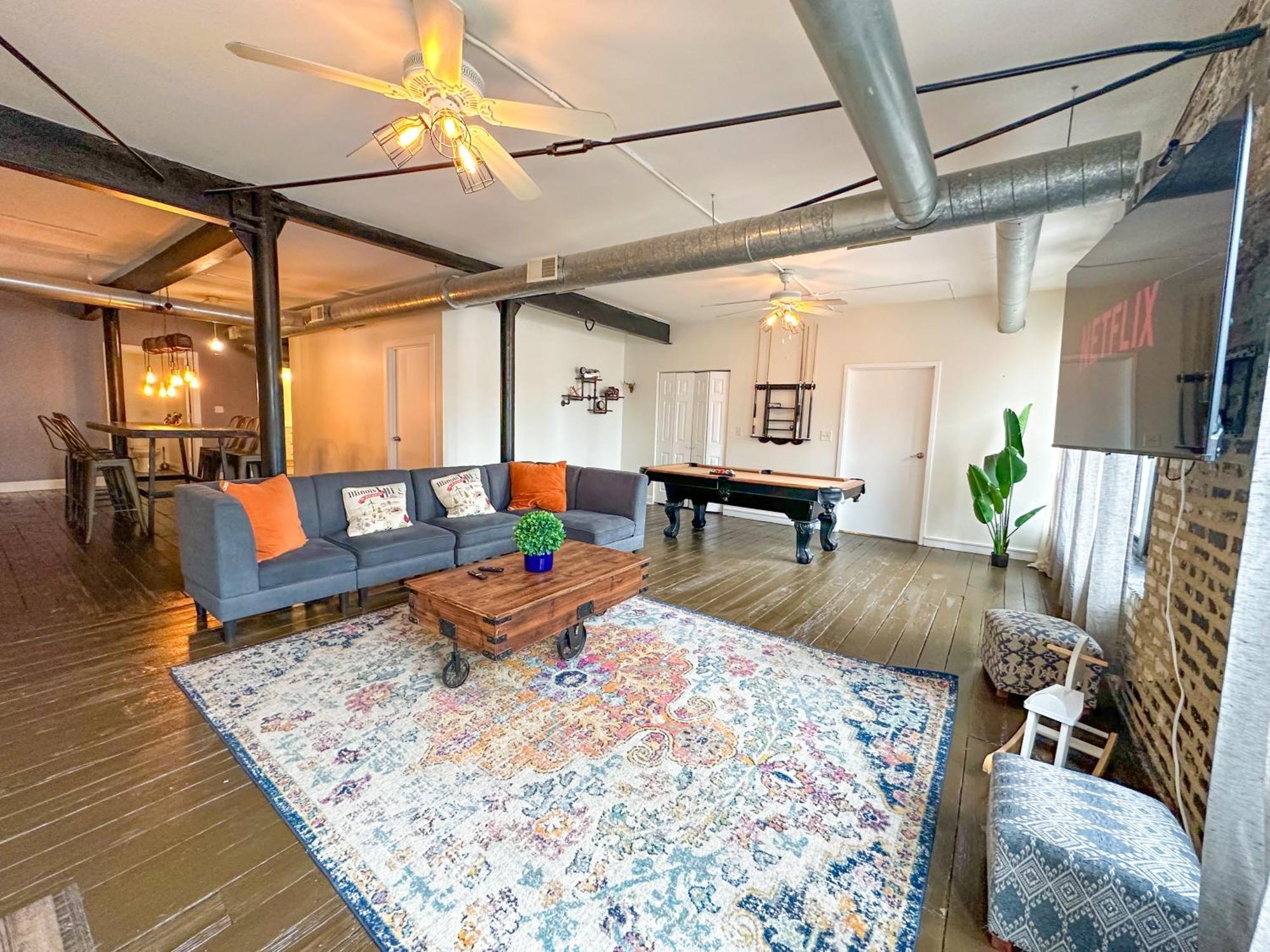 Mccormick Place Spacious 5Br Suite With Pool Table & Optional Parking Sleeps 10 Near Soldier Field And Grant Park Apartment