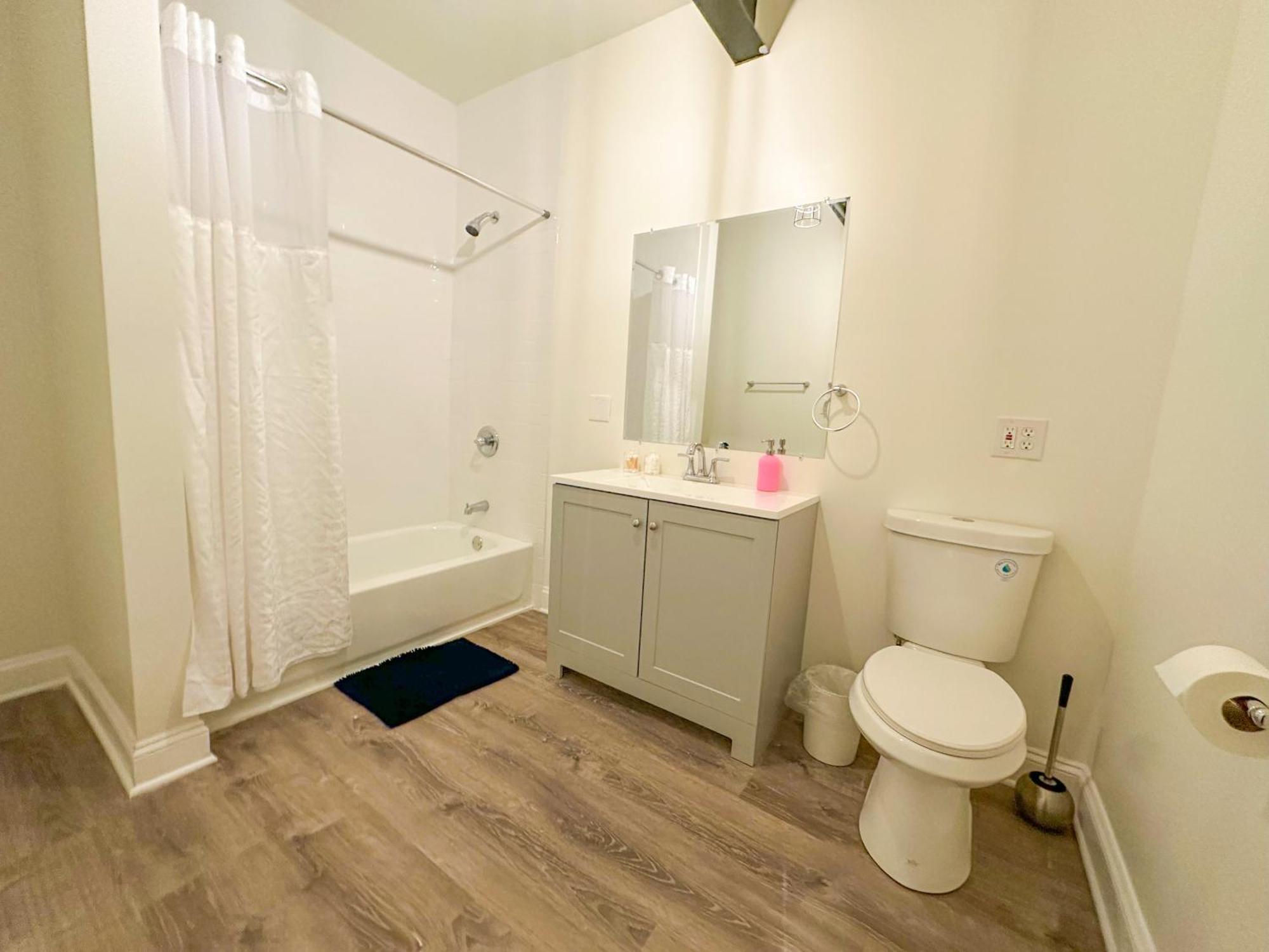 Apartment Mccormick Place Spacious 5Br Suite With Pool Table & Optional Parking Sleeps 10 Near Soldier Field And Grant Park Chicago