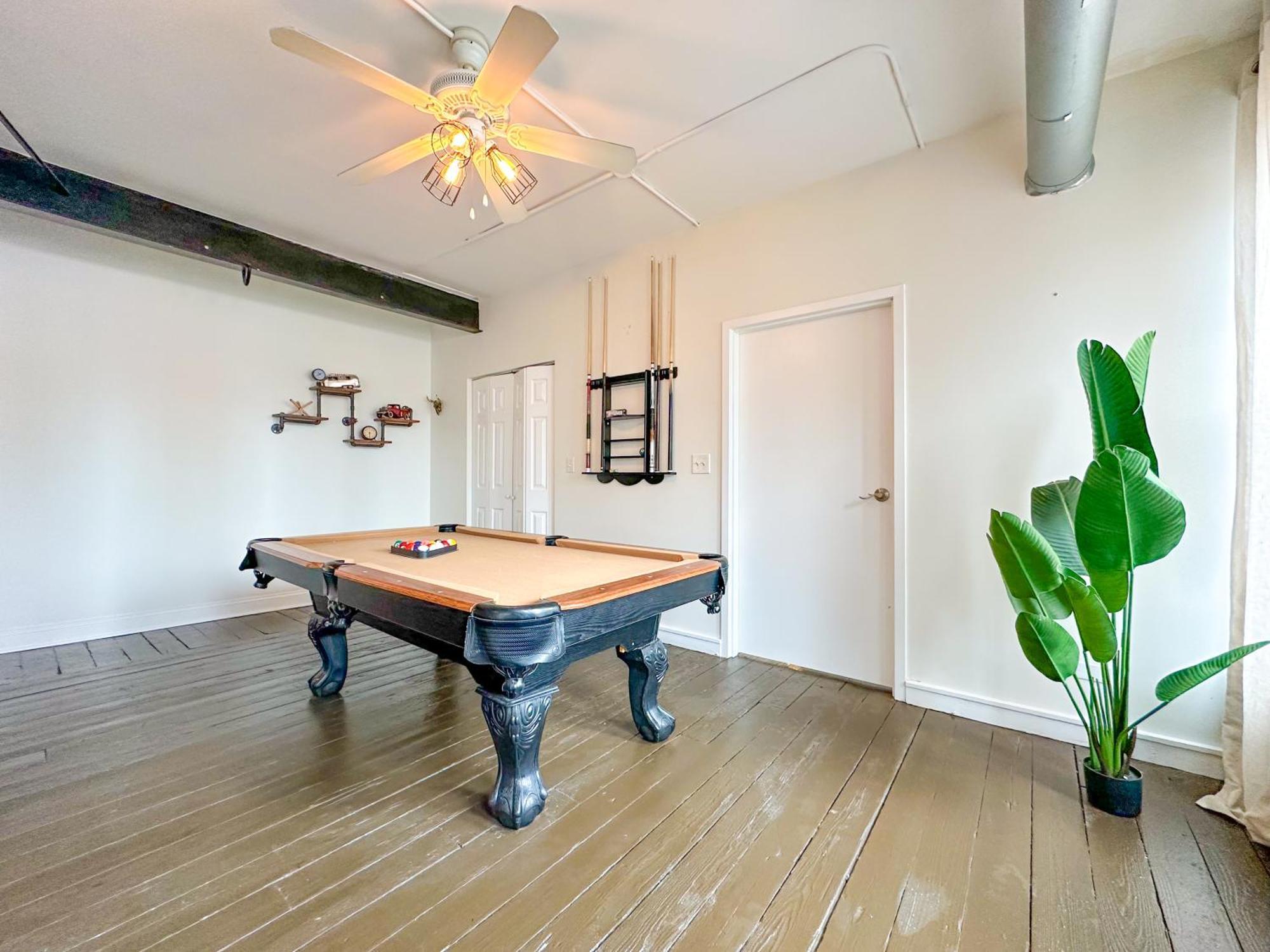 Mccormick Place Spacious 5Br Suite With Pool Table & Optional Parking Sleeps 10 Near Soldier Field And Grant Park Apartment