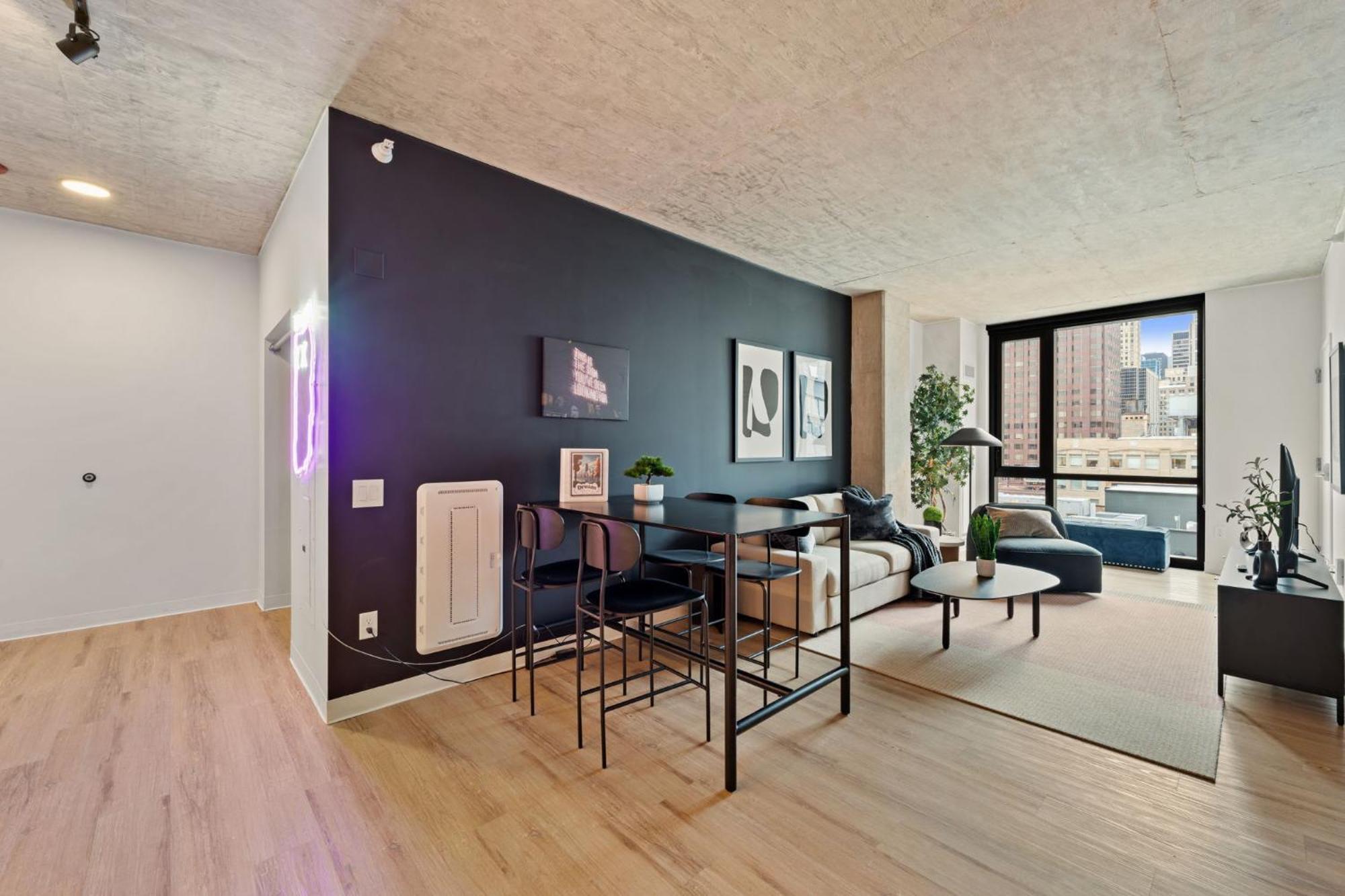 Apartment 3 Bed 3 Bath High Rise With Gym & Amenities Chicago